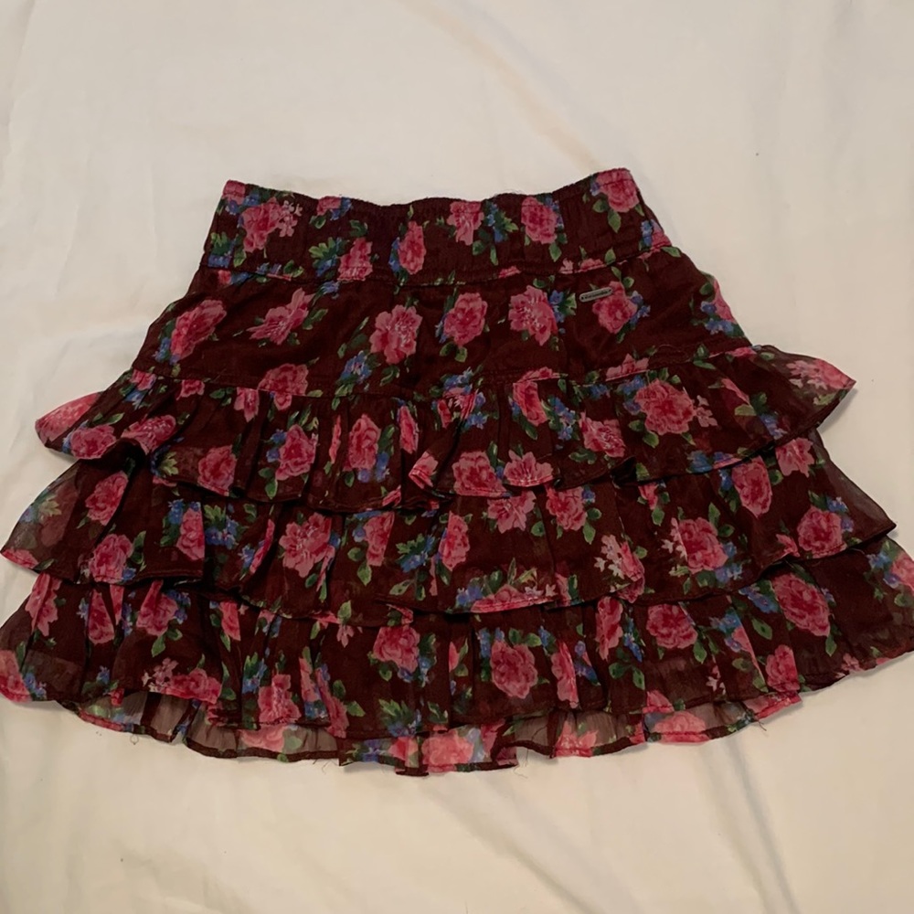 ABERCROMBIE KIDS girls floral skirt in size medium.